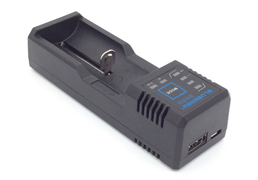 Univerzální nabíječka Li-ion/Ni-MH s powerbank funkcí