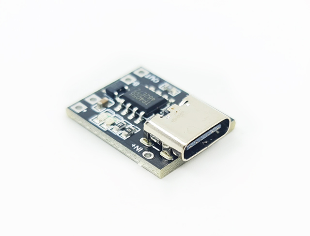 Mini nabíječka Li-ion / Li-po článků USB-C s ochranou