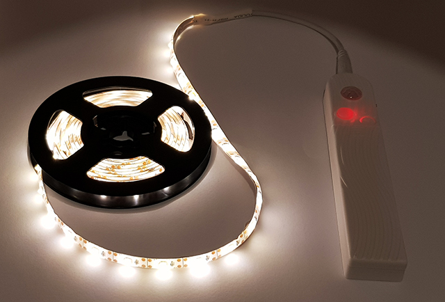 LED pásek s nastavitelným PIR spínačem na baterie 2m