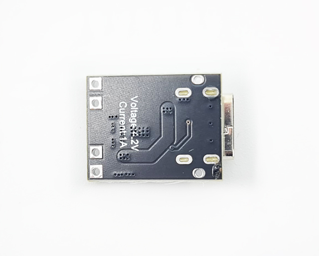 Mini nabíječka Li-ion / Li-po článků USB-C s ochranou